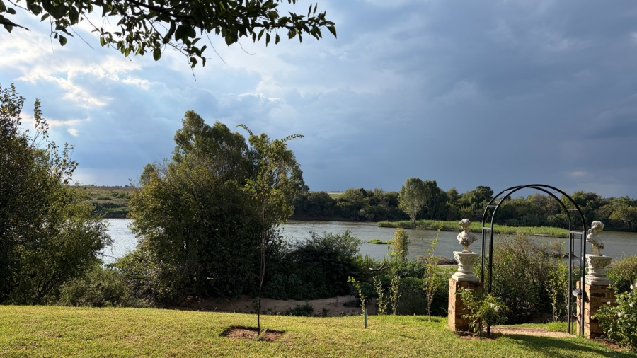  Bedroom Property for Sale in Viljoenskroon Rural Free State